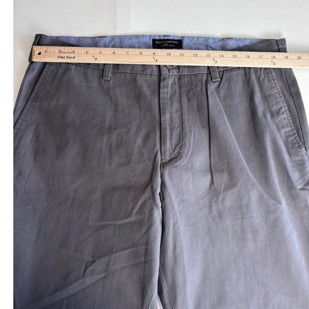NWT Banana Republic Emerson Chino Pants Mens 38x30 Gray 100% Cotton Straight Leg